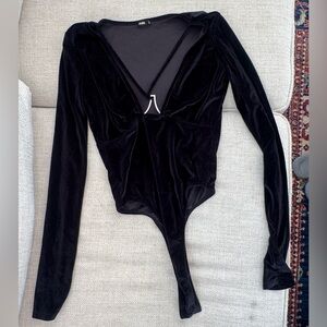 Undiz Elegant Black Velvet Bodysuit